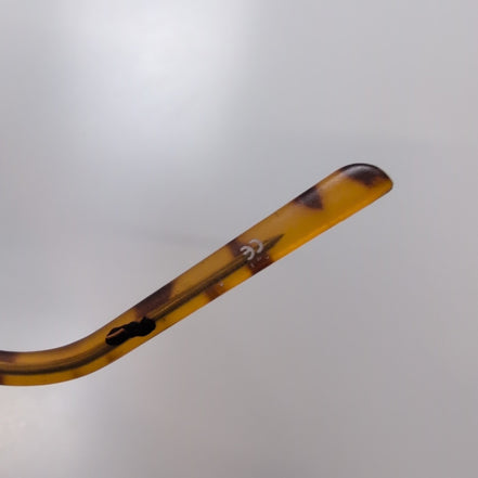 Lunettes de soleil Y2K Ovales Gris Satiné Branches Fines Effet Bois
