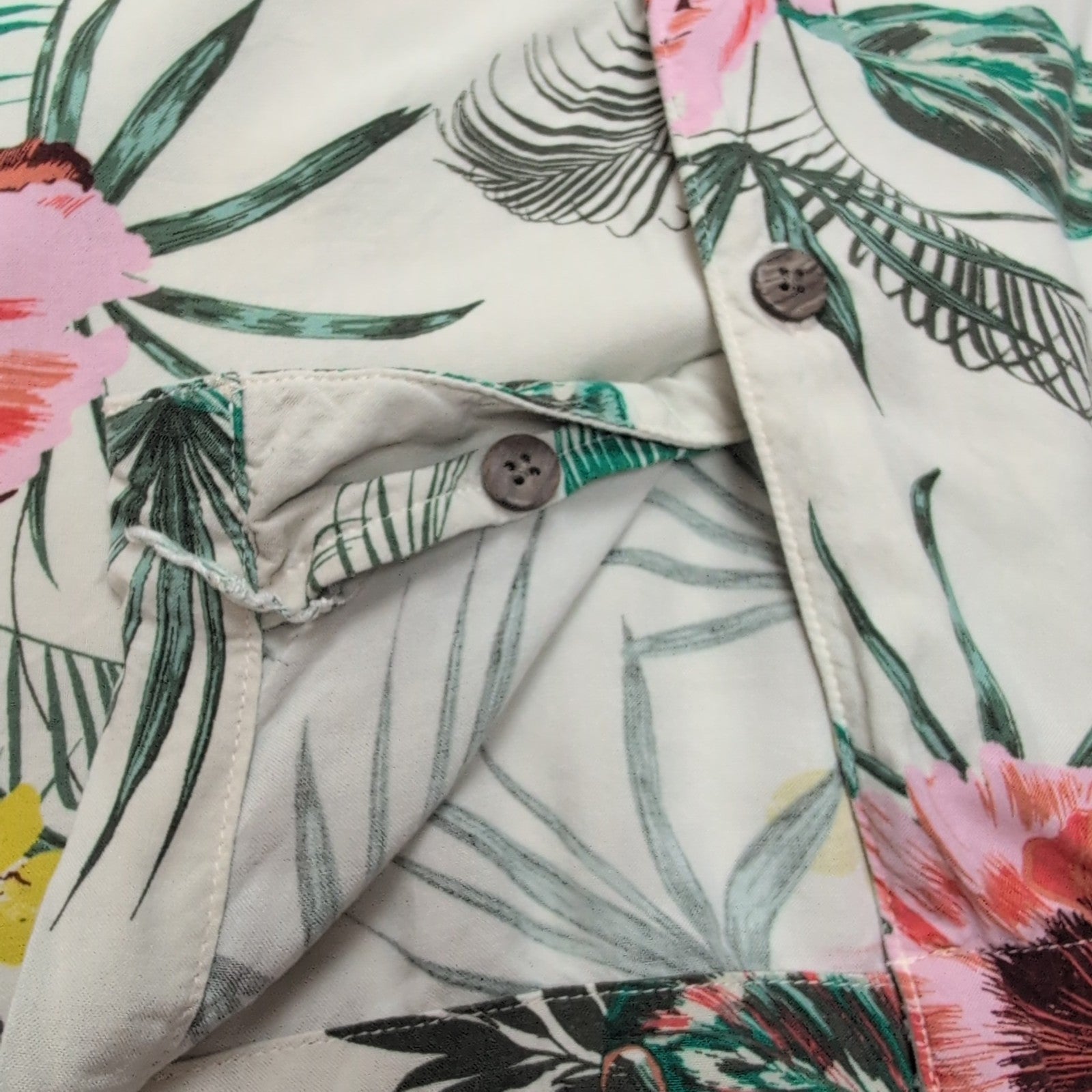 Chemise Hawaïenne Blanche Florale Viscose Taille L XL Feuillage Tropical