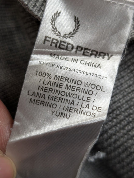 Pull Fred Perry Gris Clair Col V 100% Laine Mérinos Logo Bordeaux - Taille L