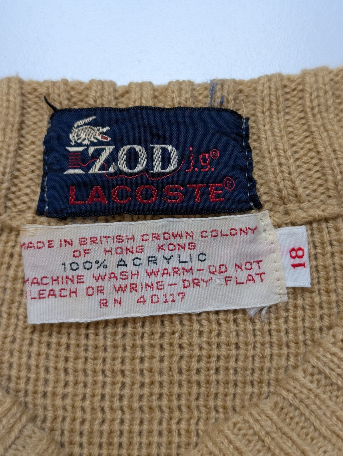 Pull Vintage IZOD Lacoste Enfant 18 (XL) beige rayures bleu acrylique logo brodé