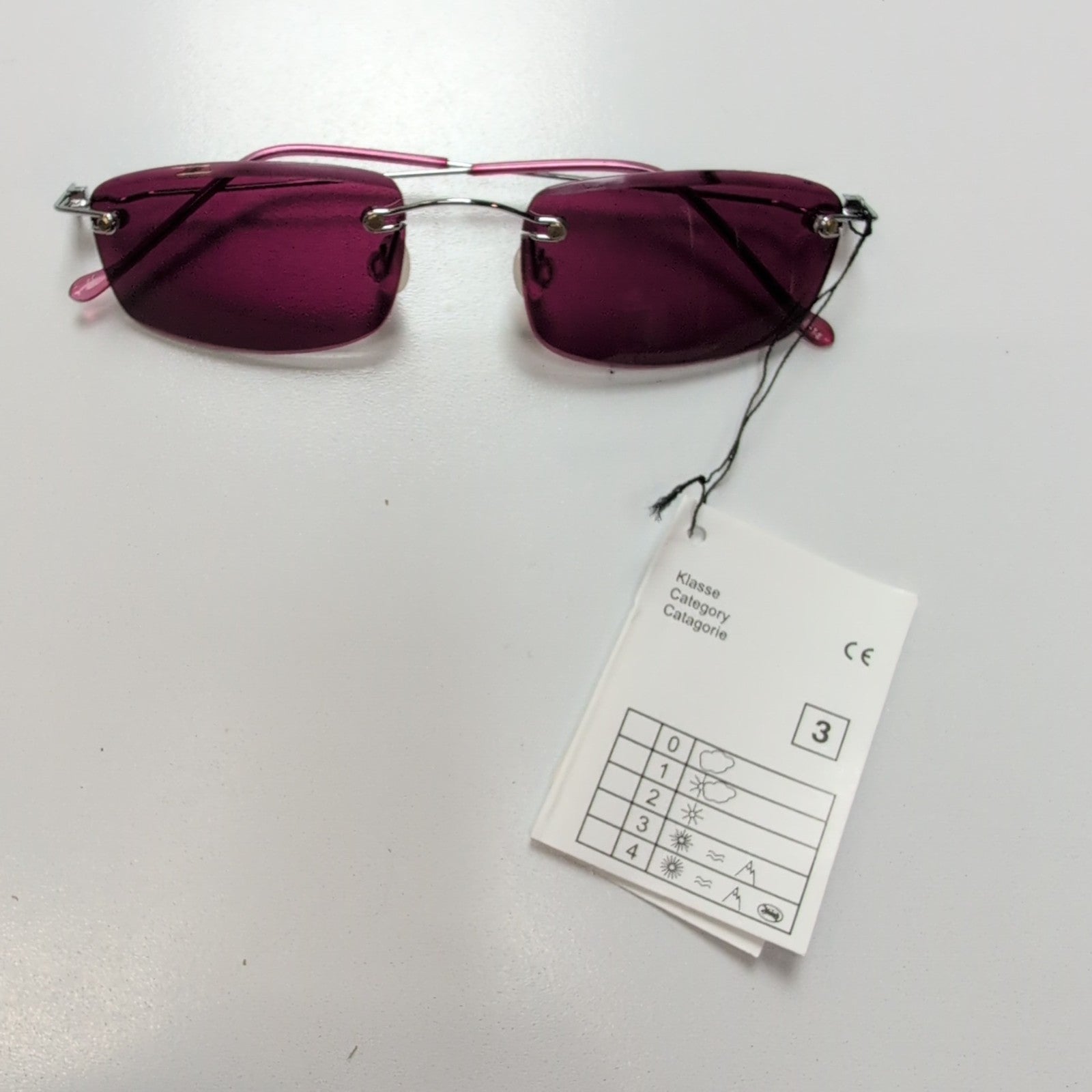 Lunettes de soleil Y2K Rectangulaires Sans Monture Verres Bordeaux Branches Fine