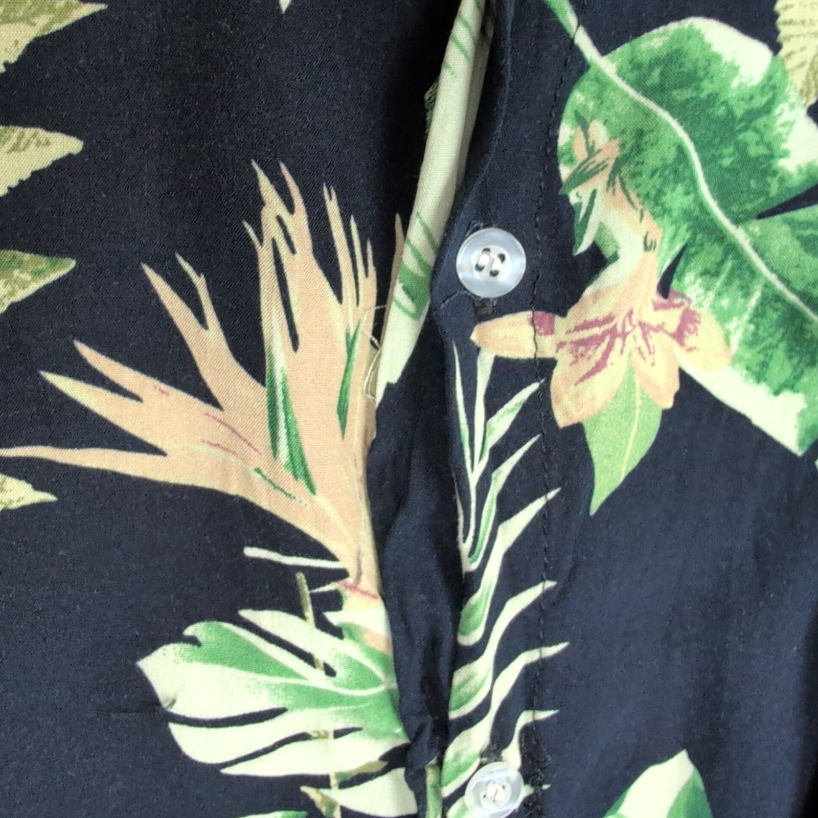 Chemise Hawaïenne Noire Feuillage Vert Viscose Taille S/M Manches Courtes