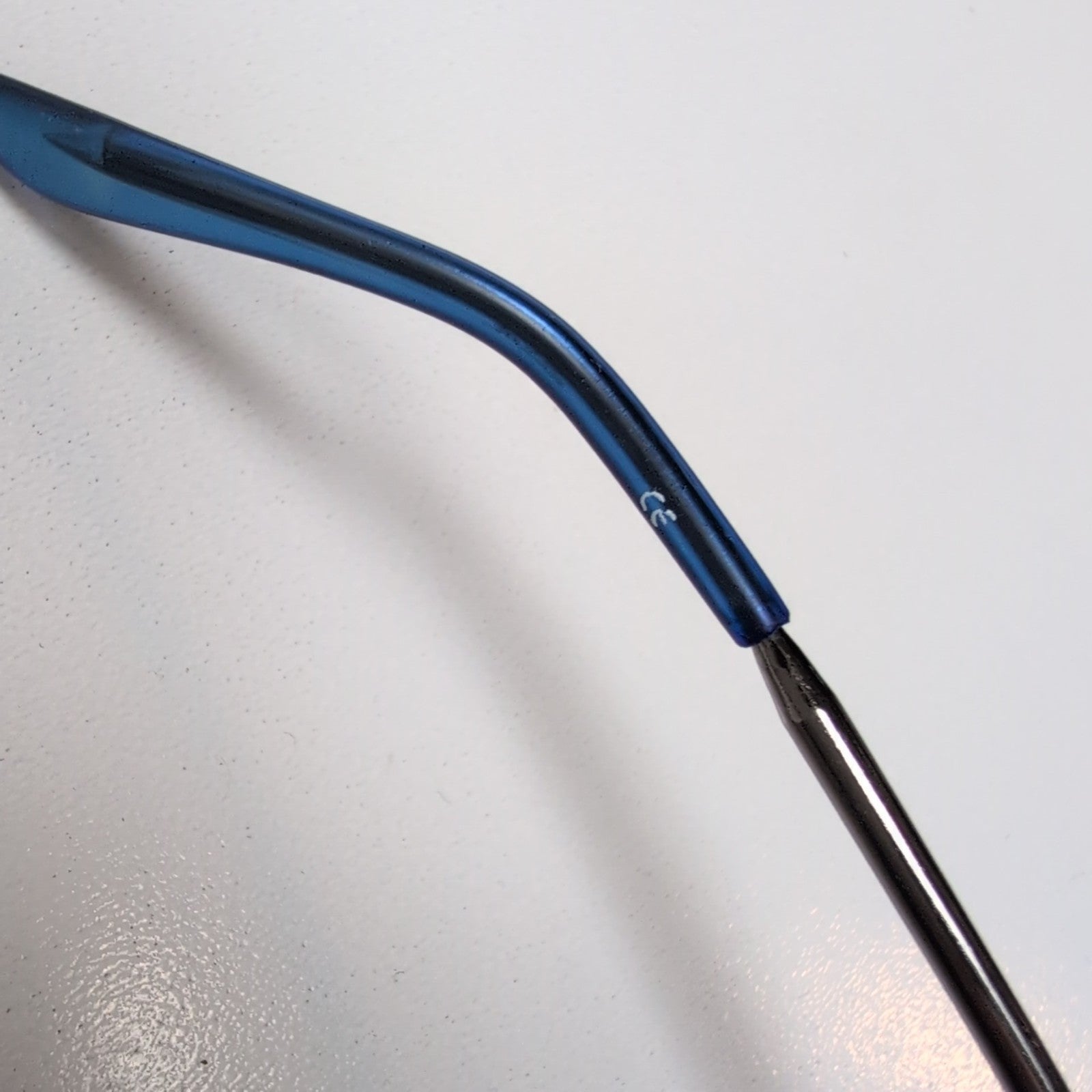Lunettes de soleil Cyber Y2K Verres Bleus Branches Fines Métal Gris foncé brilla