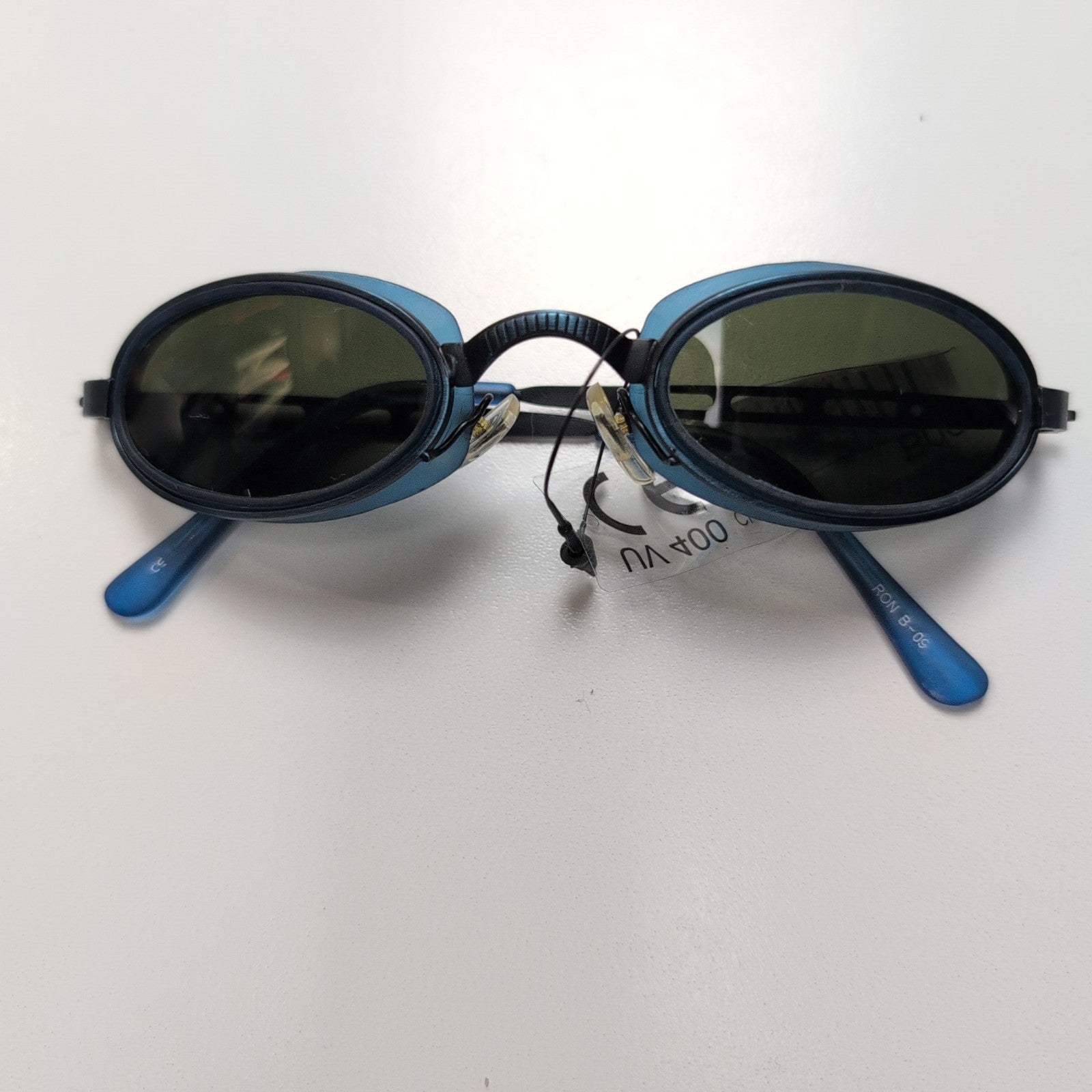 Lunettes de soleil Y2K Bleu Marine Verres Ovales Vert Foncé Branches Fines Métal