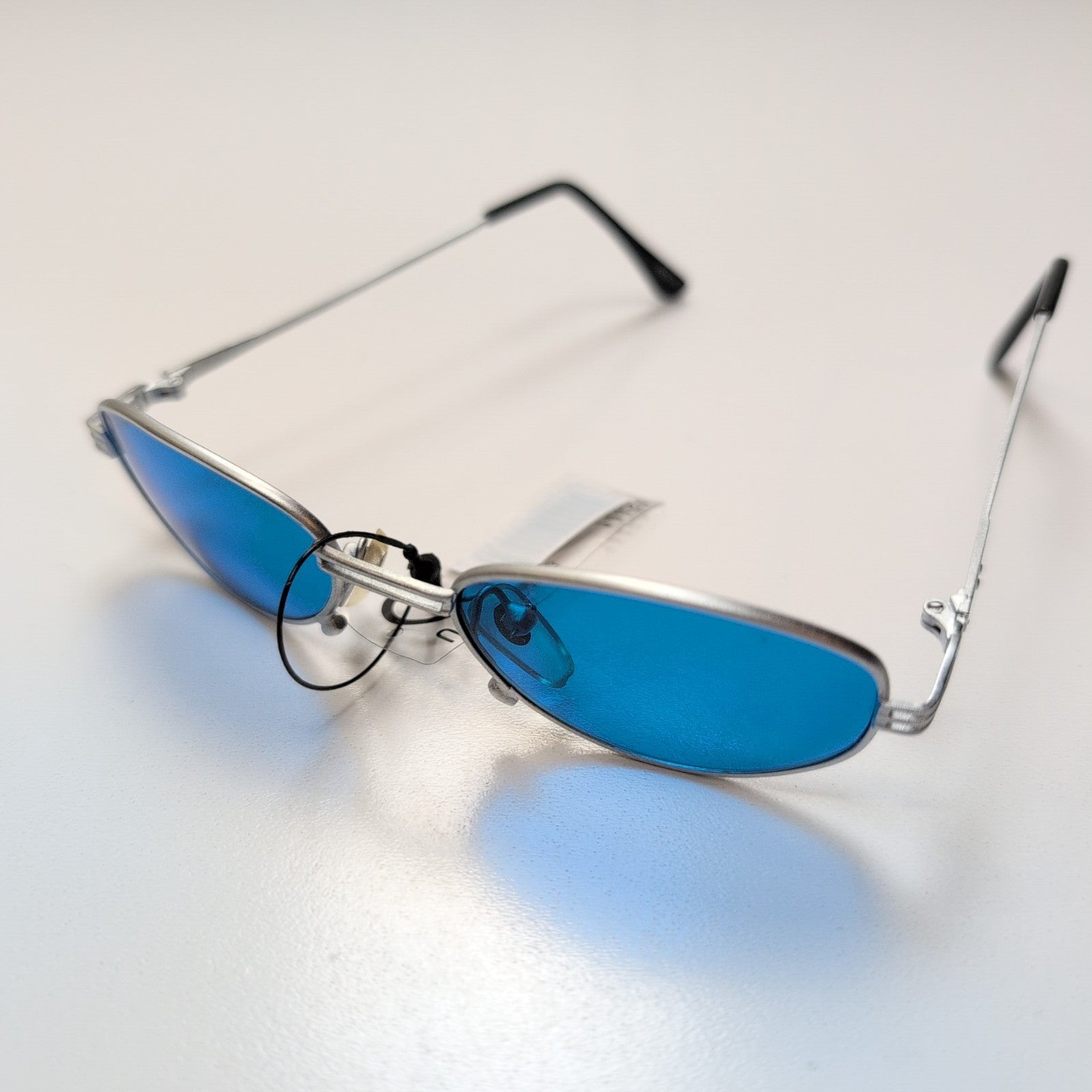 Lunettes de soleil Y2K Cyber Minimaliste Teintées Bleu Ciel Branche Fine