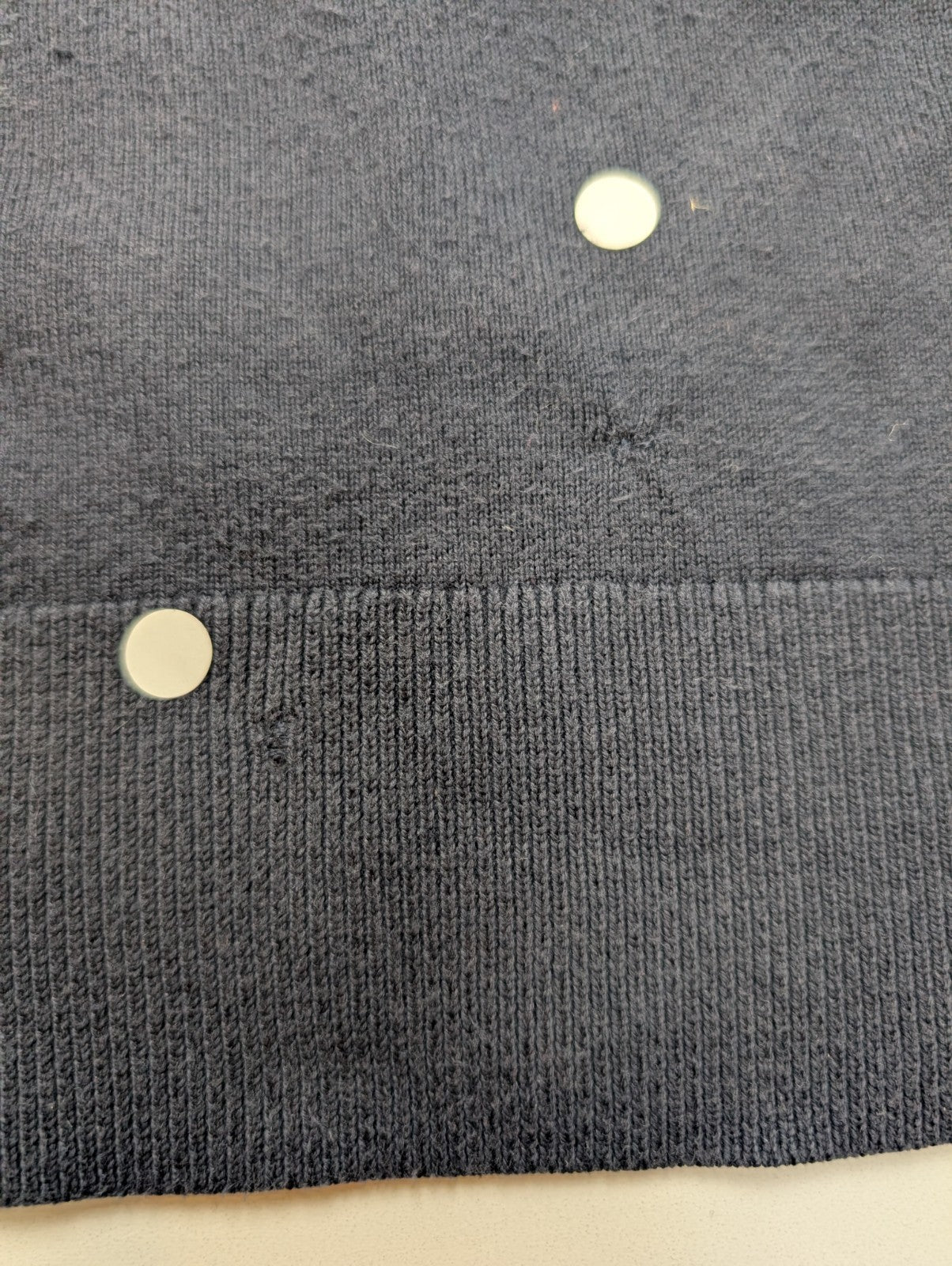 Pull Fin Tommy Hilfiger Femme Col V Bleu Taille S Logo Brodé