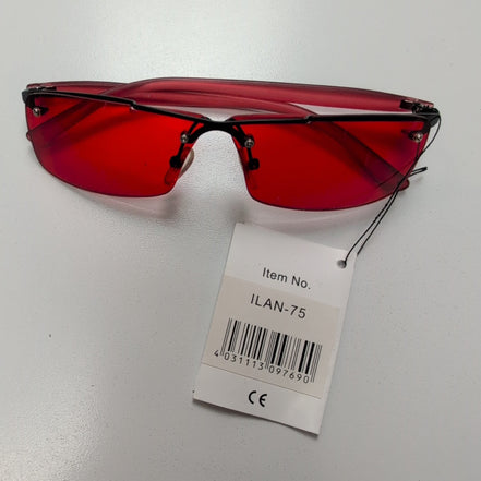 Lunettes de soleil Y2K Carrées Métal Noir Mat et PVC Rouge