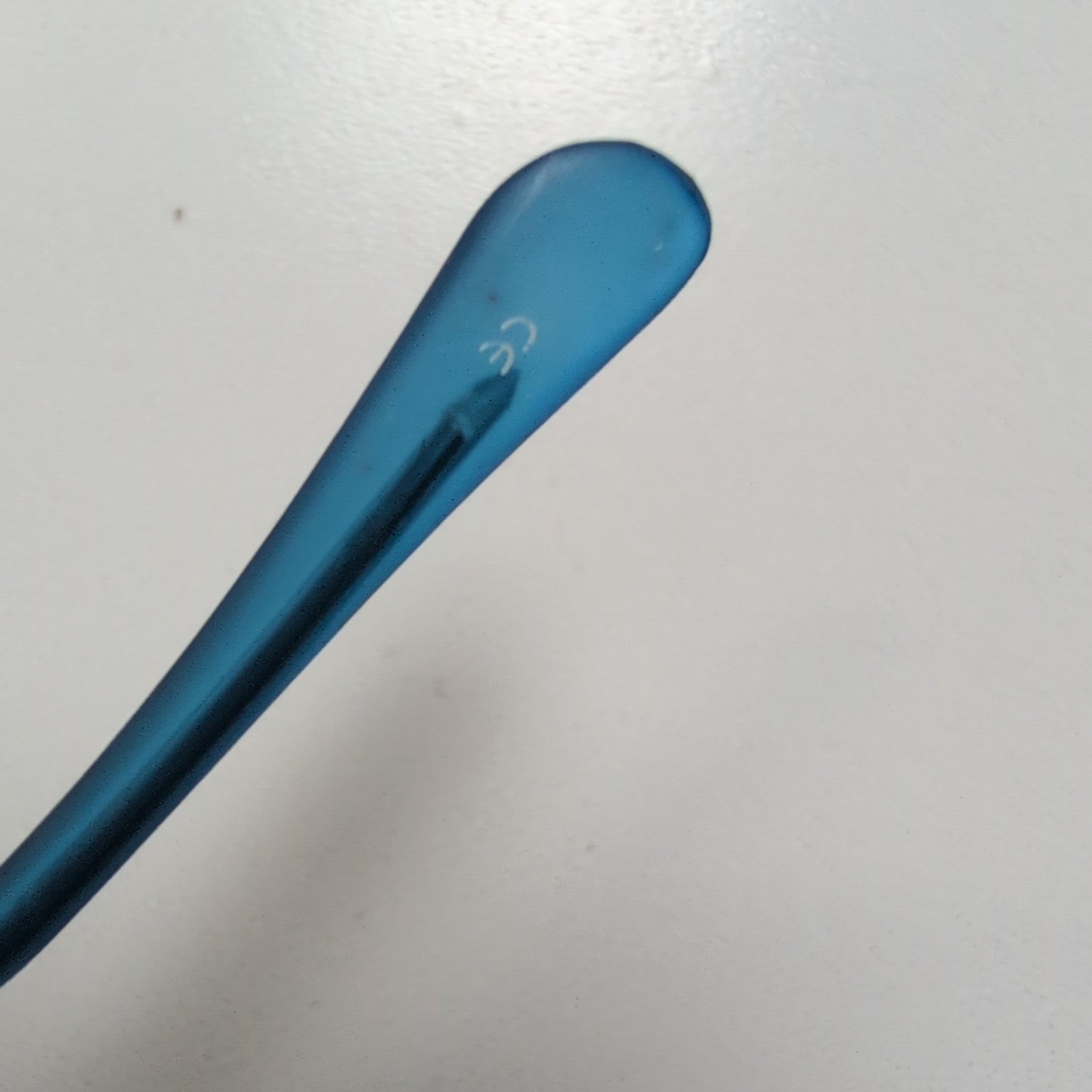 Lunettes de soleil Y2K Bleu Marine Verres Ovales Vert Foncé Branches Fines Métal