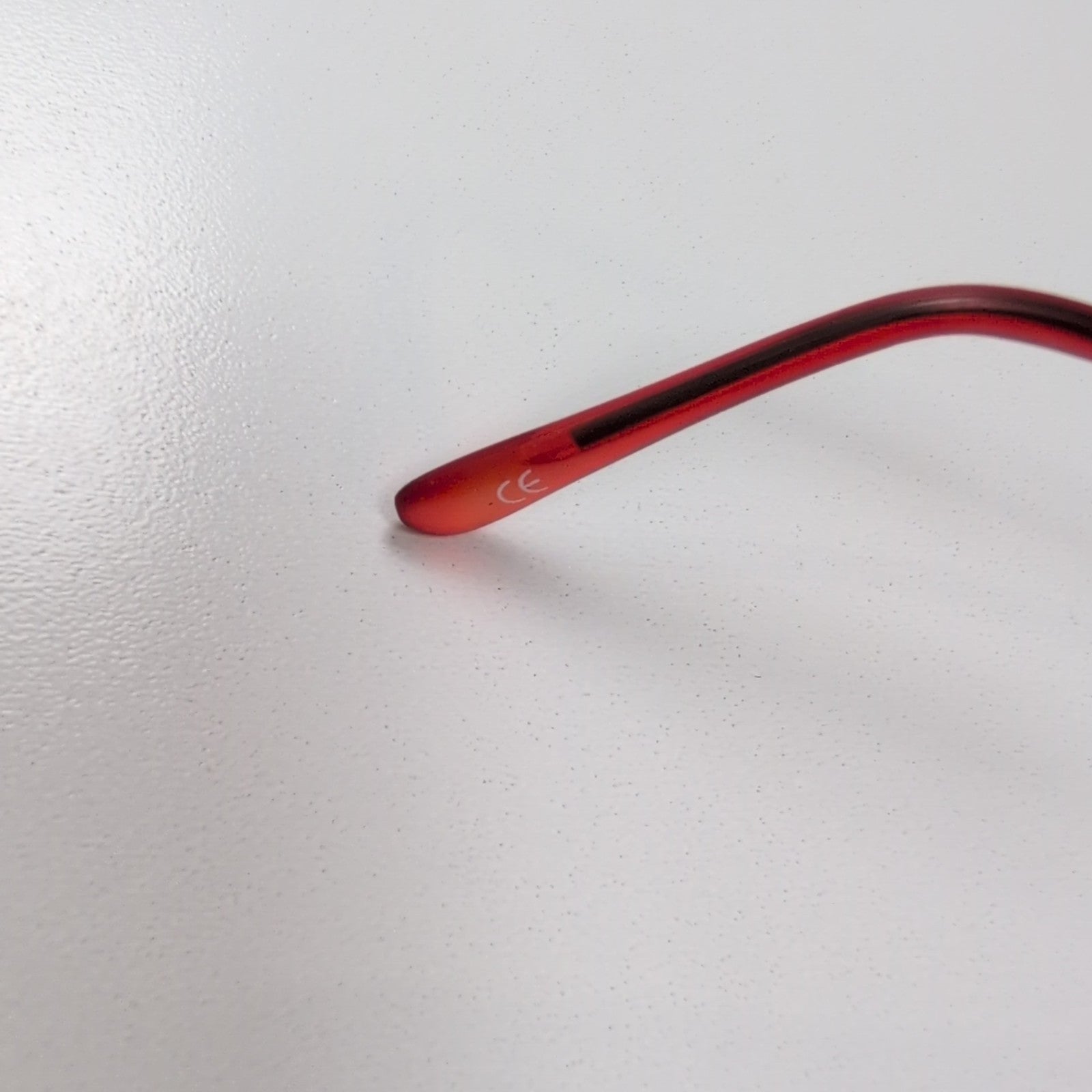 Lunettes de soleil Y2K Rectangulaires Enveloppantes Métal Noir Verres Rouges