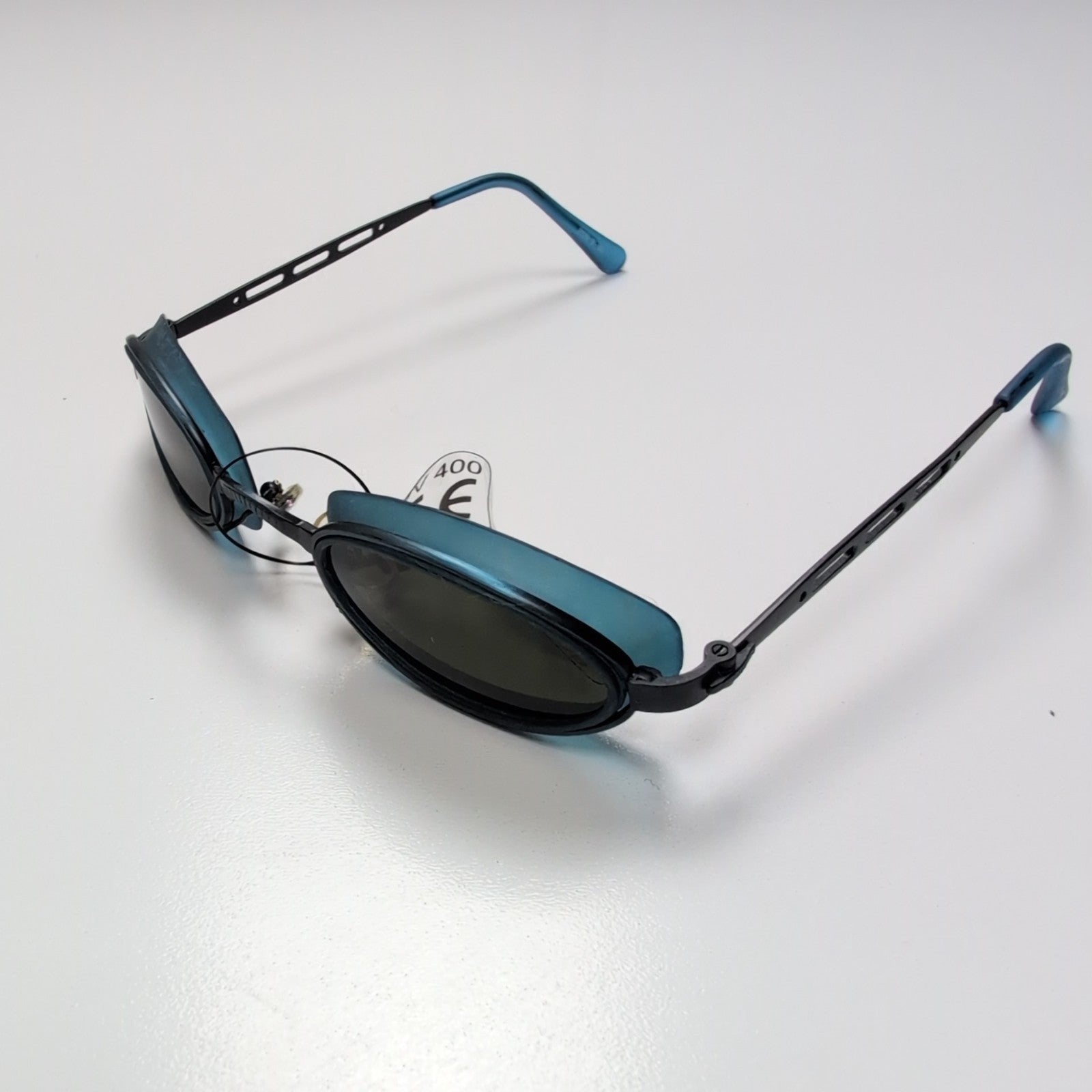 Lunettes de soleil Y2K Bleu Marine Verres Ovales Vert Foncé Branches Fines Métal