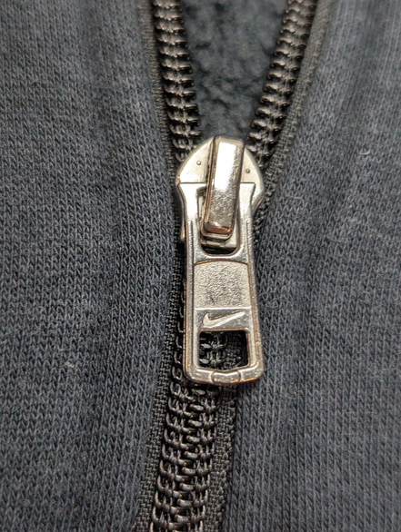 Sweat Nike Col Zippé Noir Logo Brodé Poche Kangourou - Taille L (M)