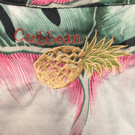 Chemise Hawaïenne Caribbean L 70% Soie Noir Fleurs Fuchsia Boutons Bois