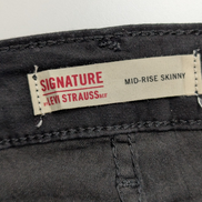 Jean Levi's Signature Femme Noir Mid Rise Skinny W33 L30 T44 Stretch