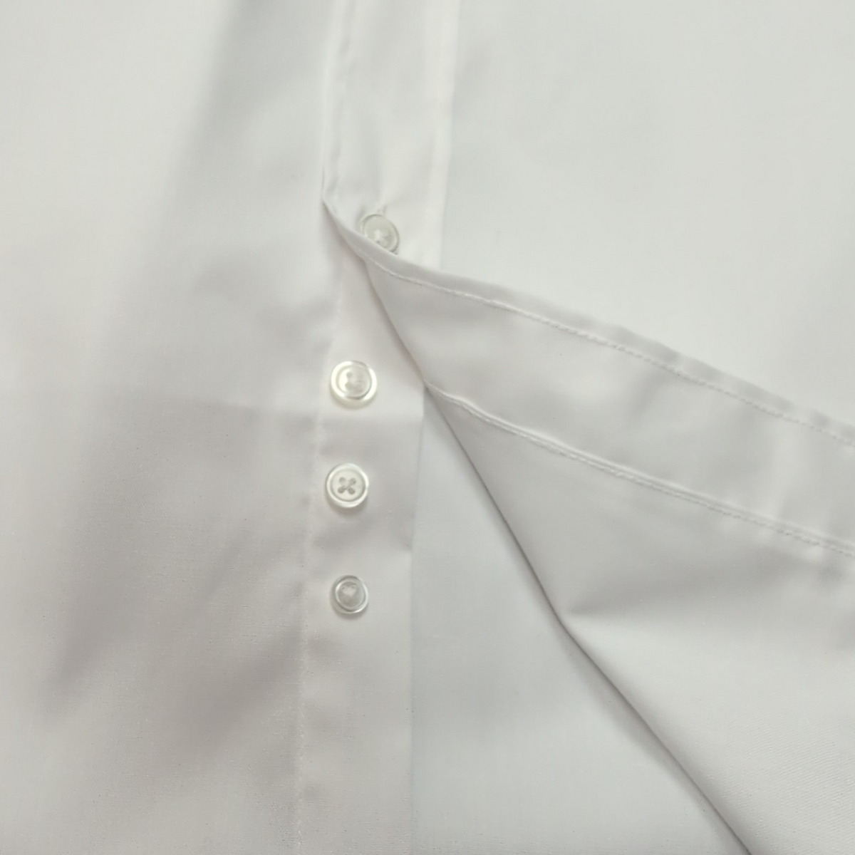 Chemise HENBURY S/M 14 1/2 blanche unie coton polyester neuve sans étiquette