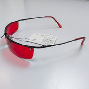 Lunettes de soleil Y2K Rectangulaires Enveloppantes Métal Noir Verres Rouges