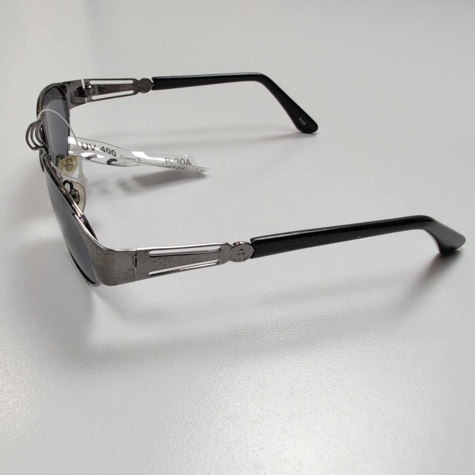 Lunettes de soleil Y2K Ovales Métal Chromé Gris Foncé Branches Larges