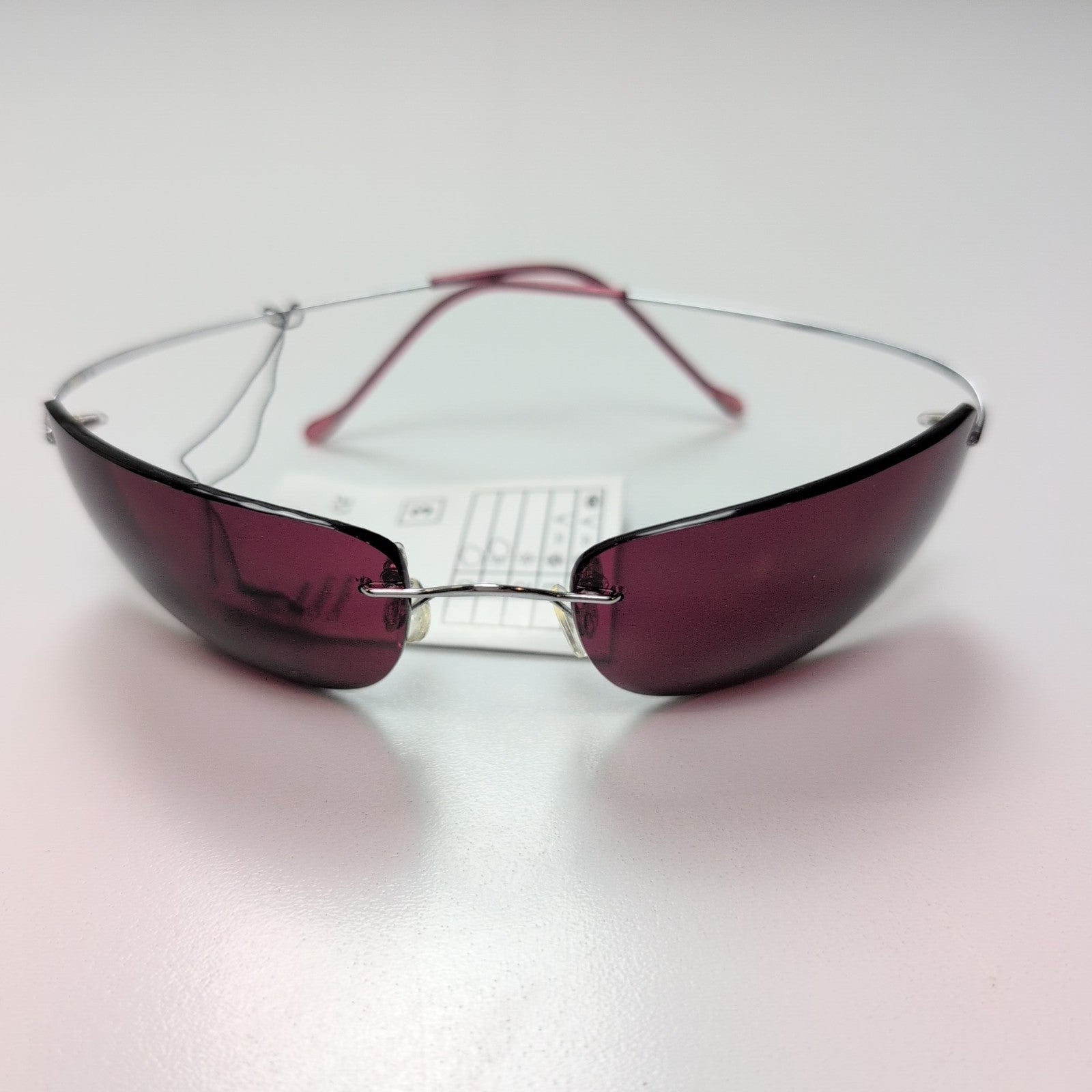 Lunettes de soleil ovales bordeaux Y2K branche fine métal gris 🍷