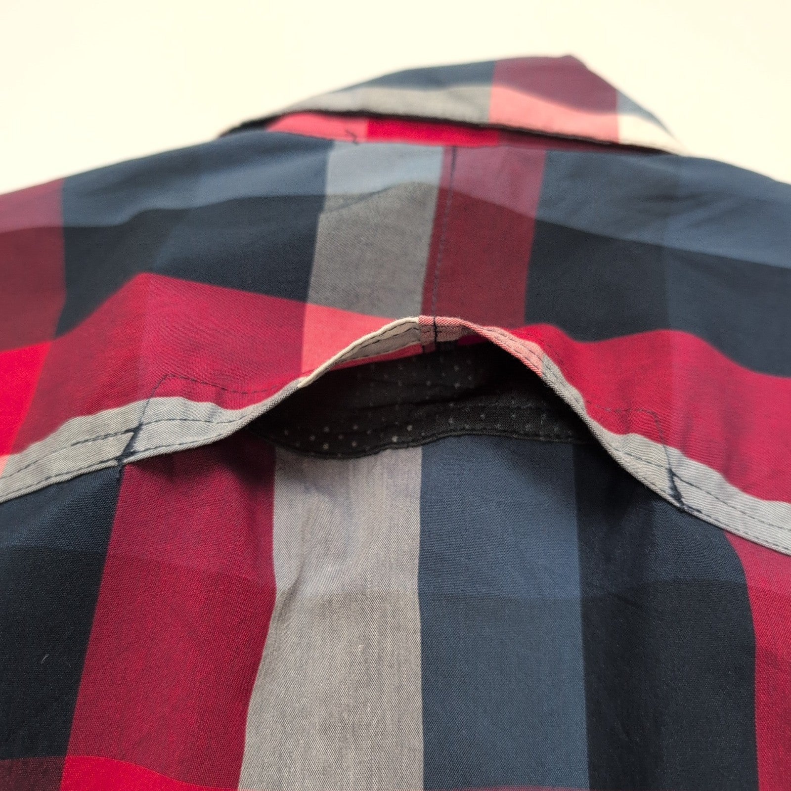 Chemise Wrangler ATG Manche Courte Technique Carreaux Bleu Blanc Rouge Taille S