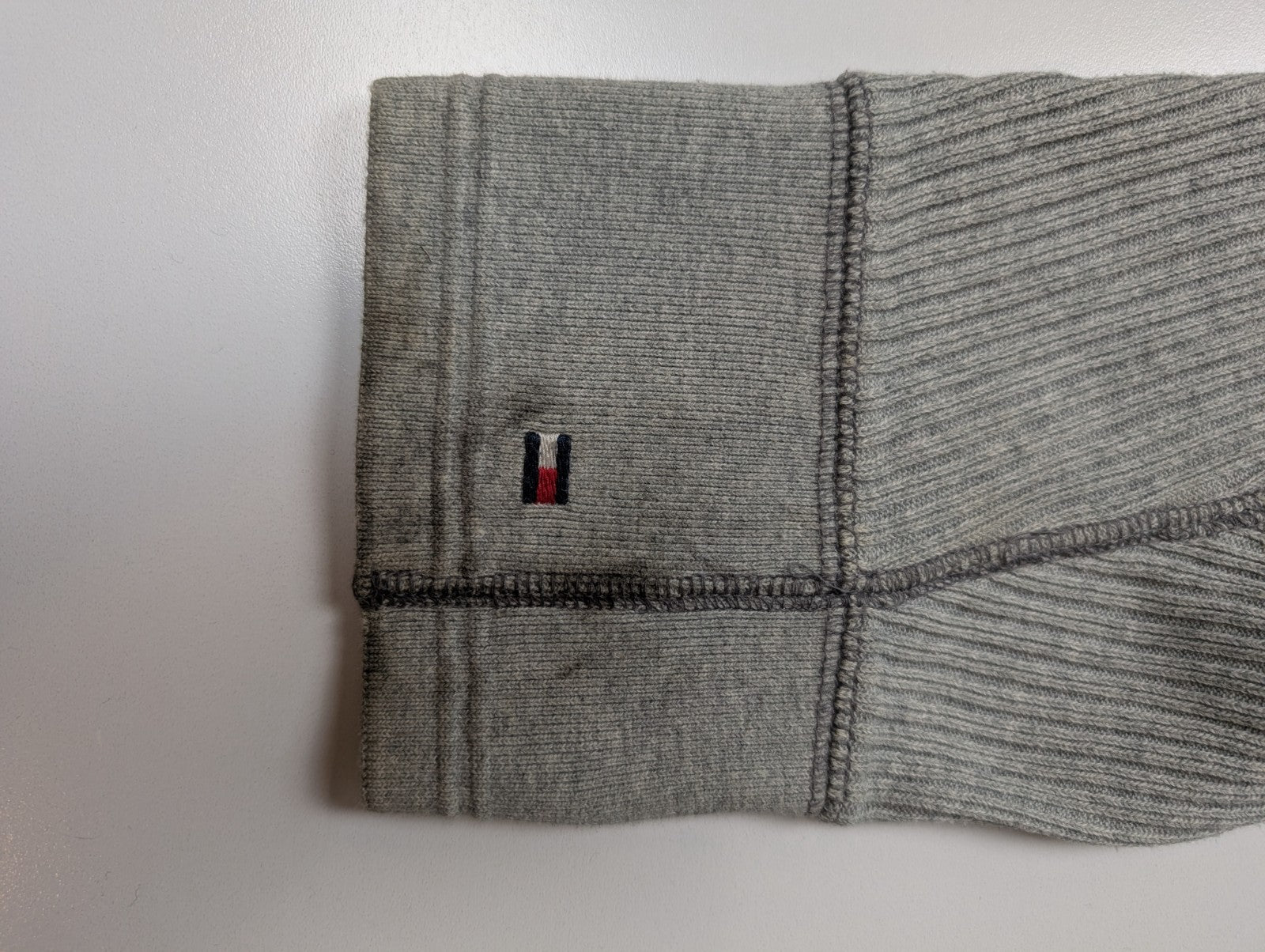 Sweat Tommy Hilfiger Gris Clair Texture Gaufrée Logo Manche - Taille L / XL