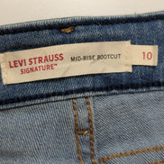 Jean Levi's Signature Femme Bleu Clair Mid Rise Bootcut W30 L32 T40