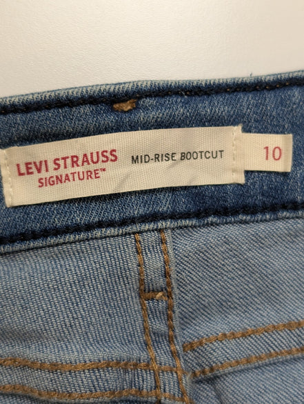 Jean Levi's Signature Femme Bleu Clair Mid Rise Bootcut W30 L32 T40