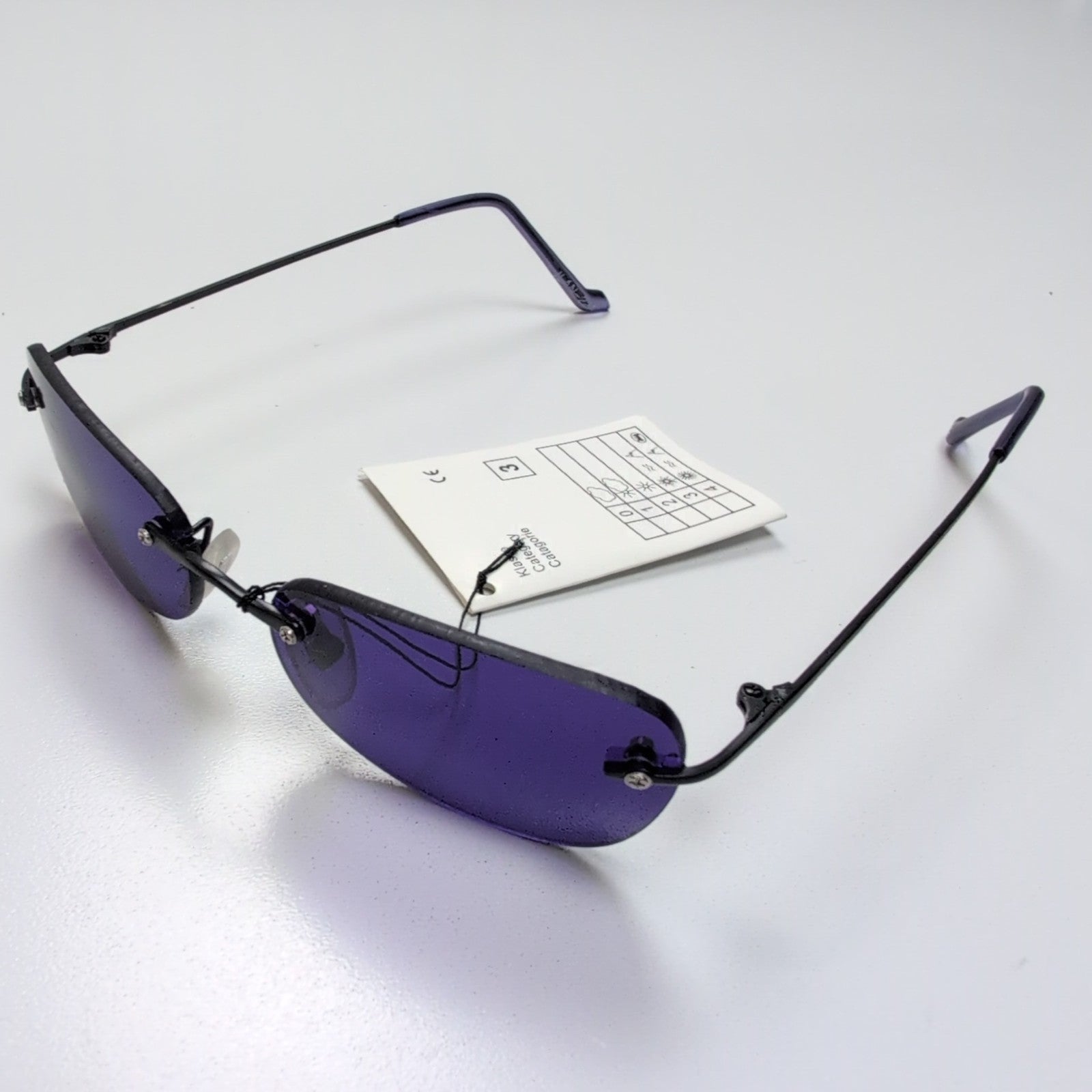 Bar-On® Lunettes de Soleil Ovales Violettes Y2K Branches Fines Métal Noir Mat