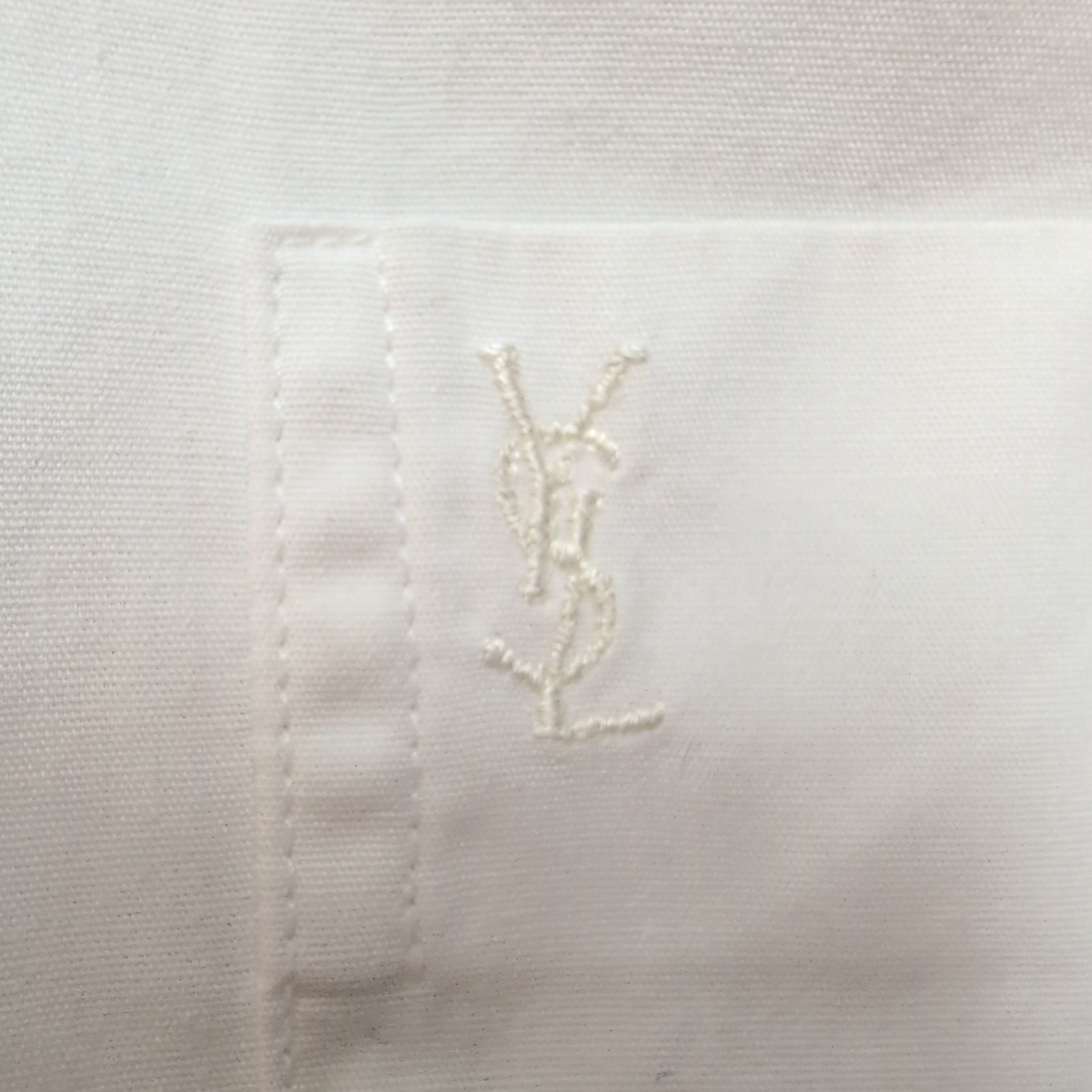 Chemise Yves Saint Laurent XL Blanche Logo Brodé Manches Courtes Poche