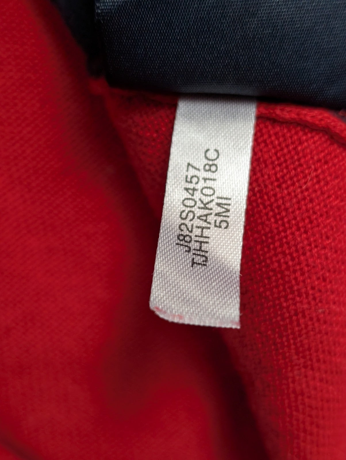 Pull Femme Tommy Hilfiger Col V Losanges Rouge - Détails Dorés  Taille L