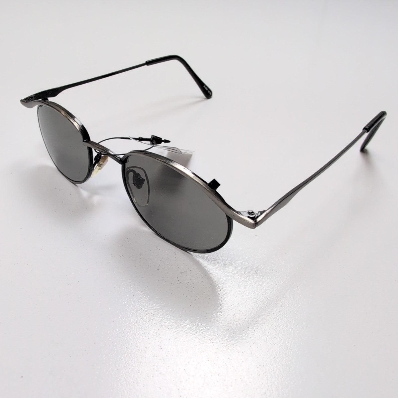 Lunettes de soleil Y2K Ovales Acier Brossé Gris Foncé Monture Moustache