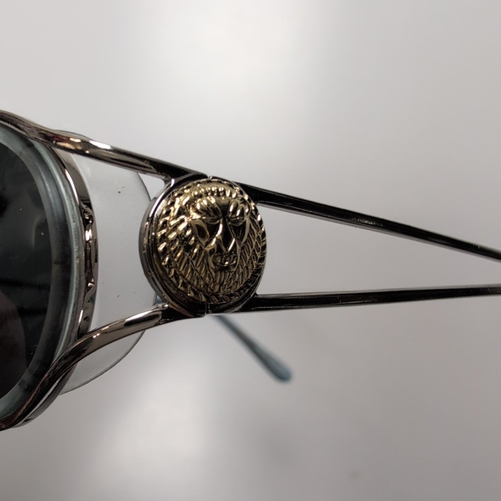 🦁 Lunettes de soleil Y2K Double Branche Lion Sculpté Doré et Chrome