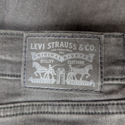 Jean Levi's 710 Super Skinny Femme Noir W30 L30 T38 - Look Grunge