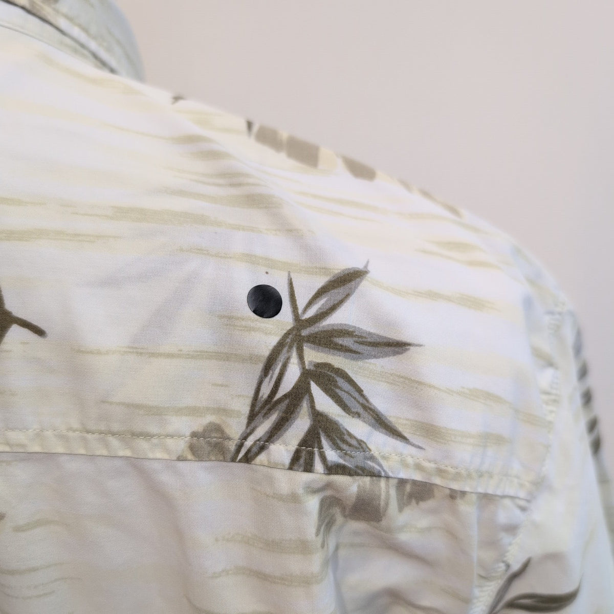 Chemise Hawaïenne Gotcha Sport XL 100% Coton Blanc Feuillage Boutons Bois