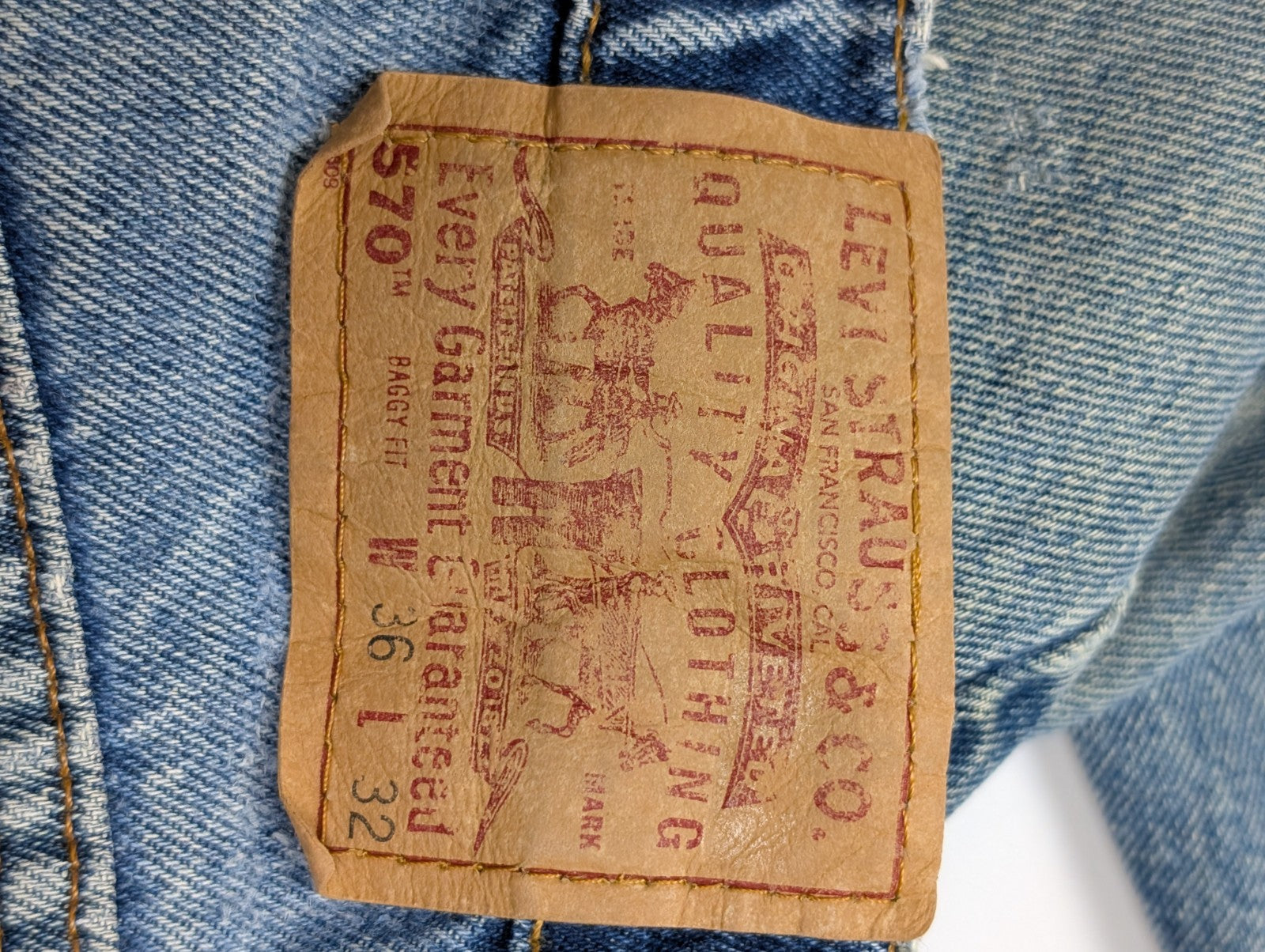 Jean LEVI'S 570 Baggy Vintage 🛹 Taille W36 (Taille 41cm) 🛹 Bleu Délavé Grunge