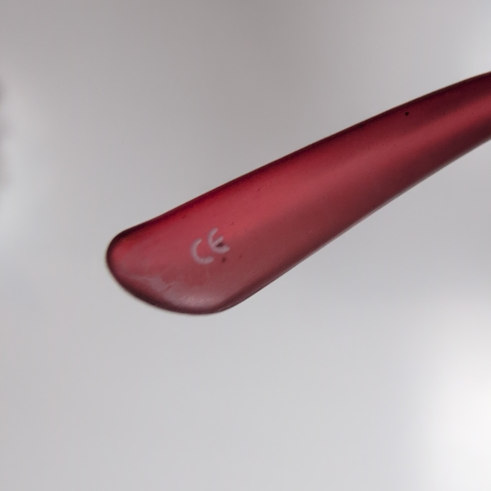Lunettes de soleil Y2K Carrées Métal Noir Mat et PVC Rouge