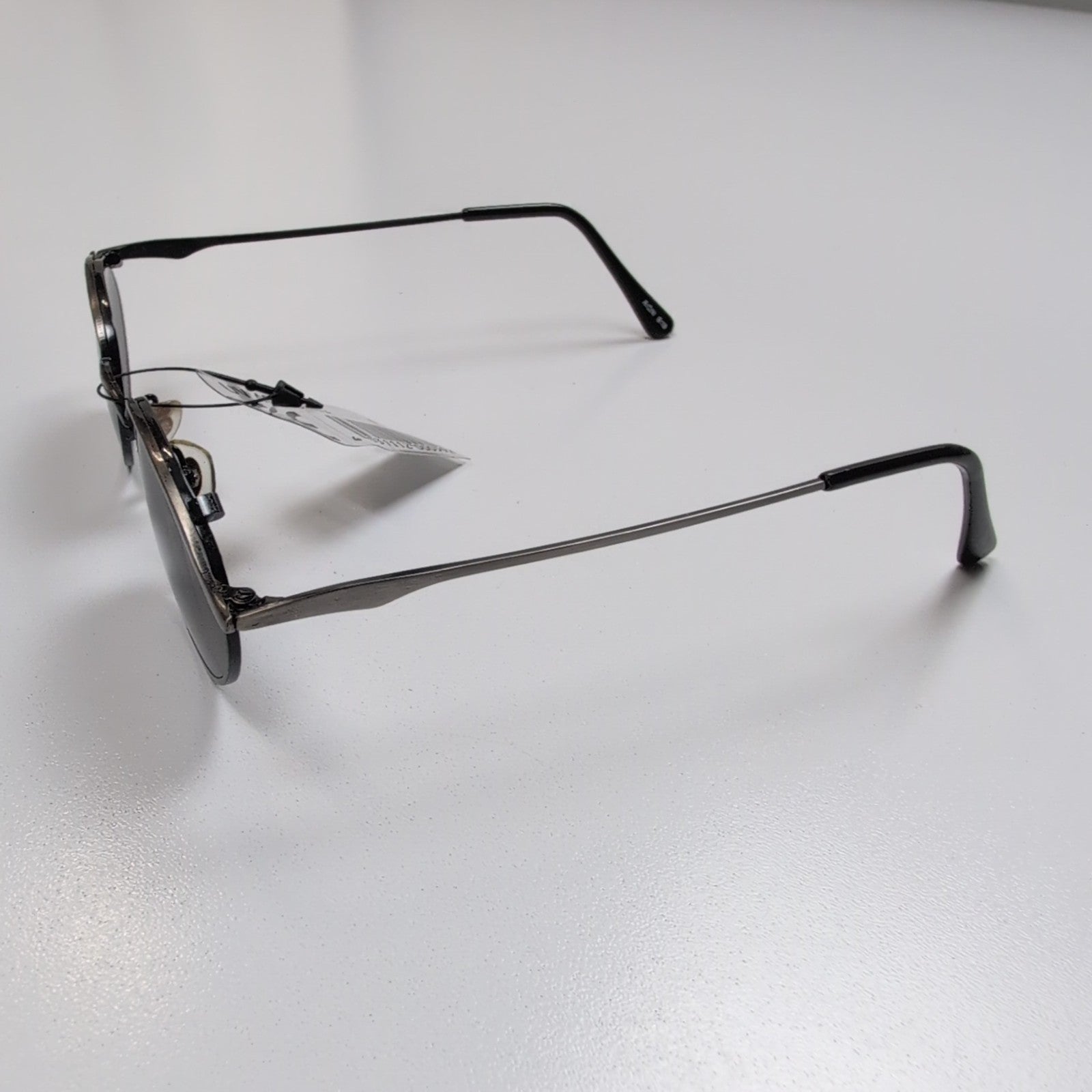 Lunettes de soleil Y2K Ovales Acier Brossé Gris Foncé Monture Moustache