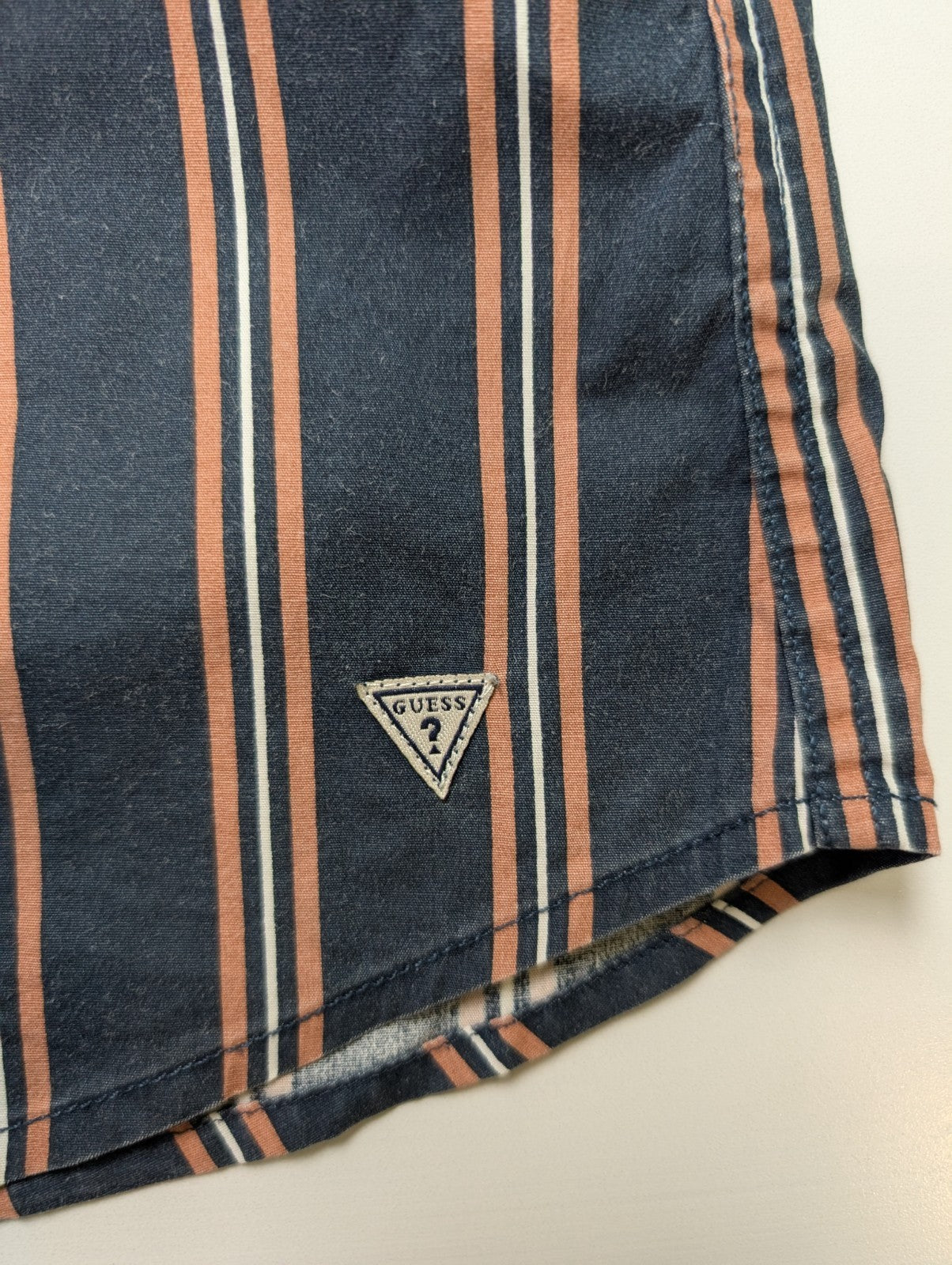 Chemise manches courtes Guess noir à rayures taille M #119msch