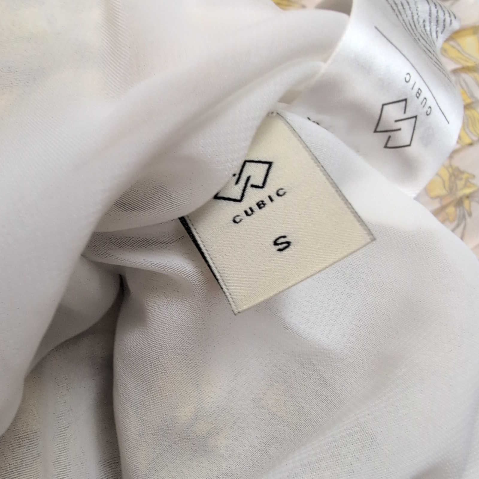 Robe CUBIC Femme T.S Crème Fleurs Jaunes Fluide Été Neuve Avec Étiquette