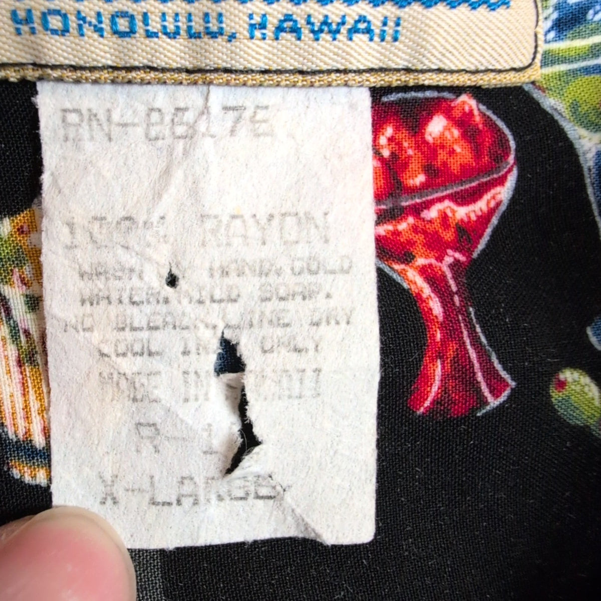 Chemise Hawaïenne Made in Hawaii Paradise Found Rayonne Noir Cocktail L