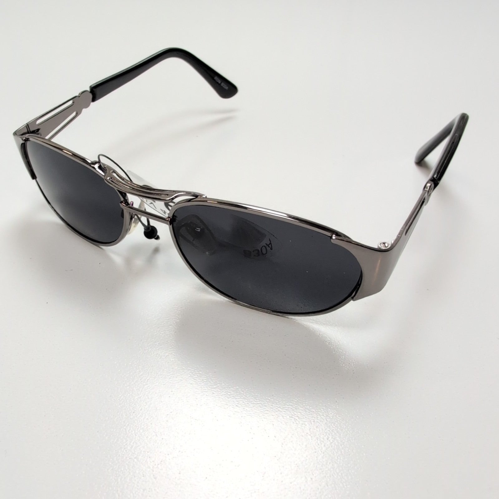 Lunettes de soleil Y2K Ovales Métal Gris Anthracite Branches Larges Noir Brillan