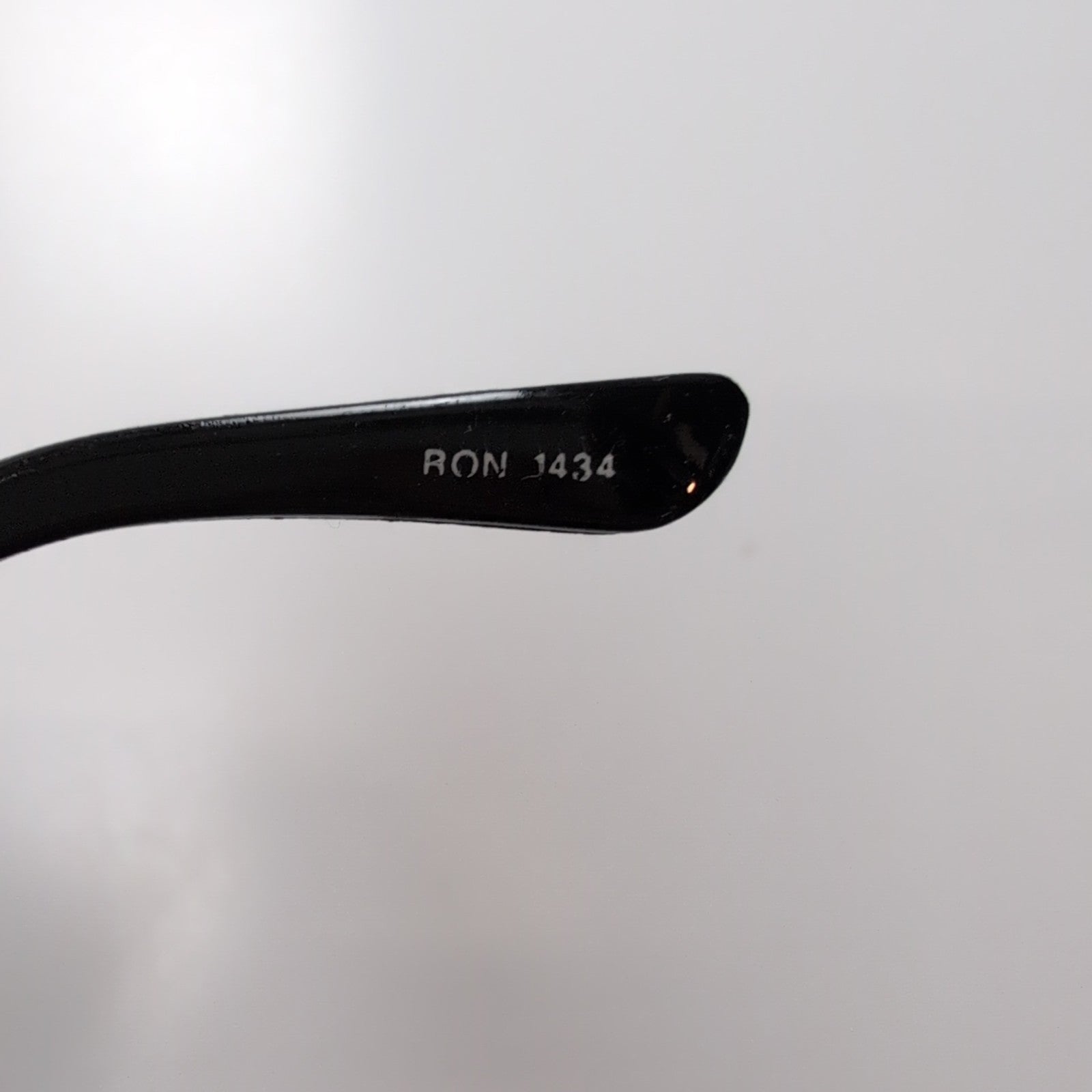 Lunettes de soleil Y2K Rétro Chic Ovales Branches Larges noir brillant