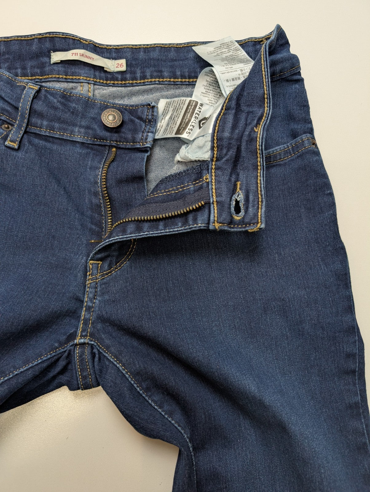 Jean Levi's 711 Femme Bleu Foncé Skinny Ultra Stretch W26 L28 Intemporel