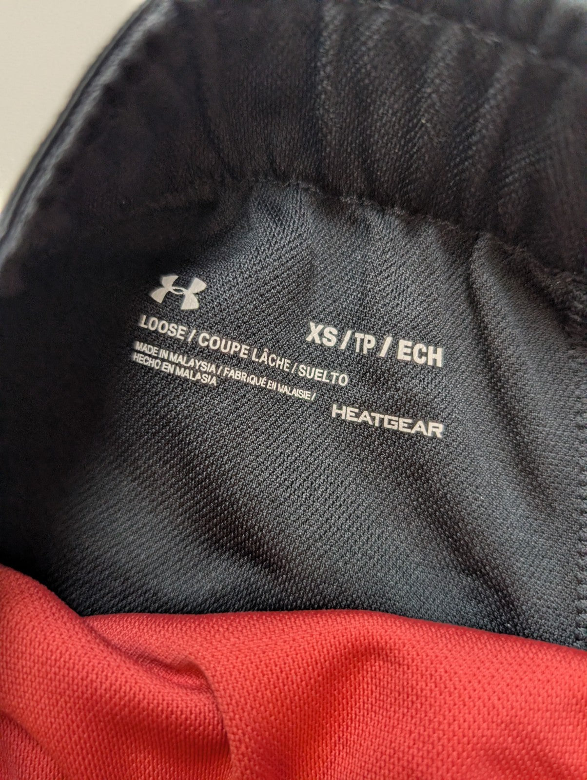 Short Under Armour HeatGear Rouge & Noir - Femme Taille XS