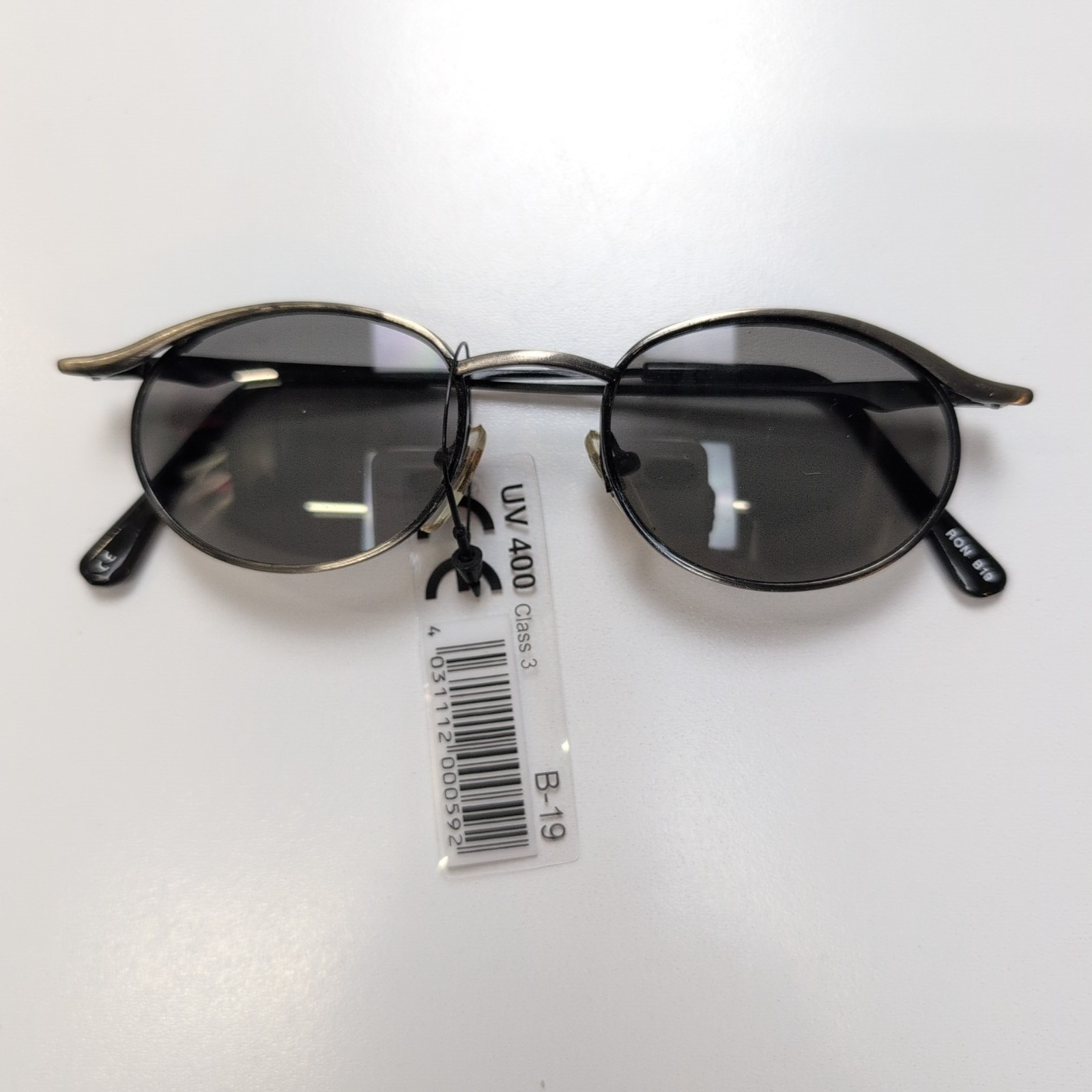 Lunettes de soleil Y2K Ovales Acier Brossé Gris Foncé Monture Moustache