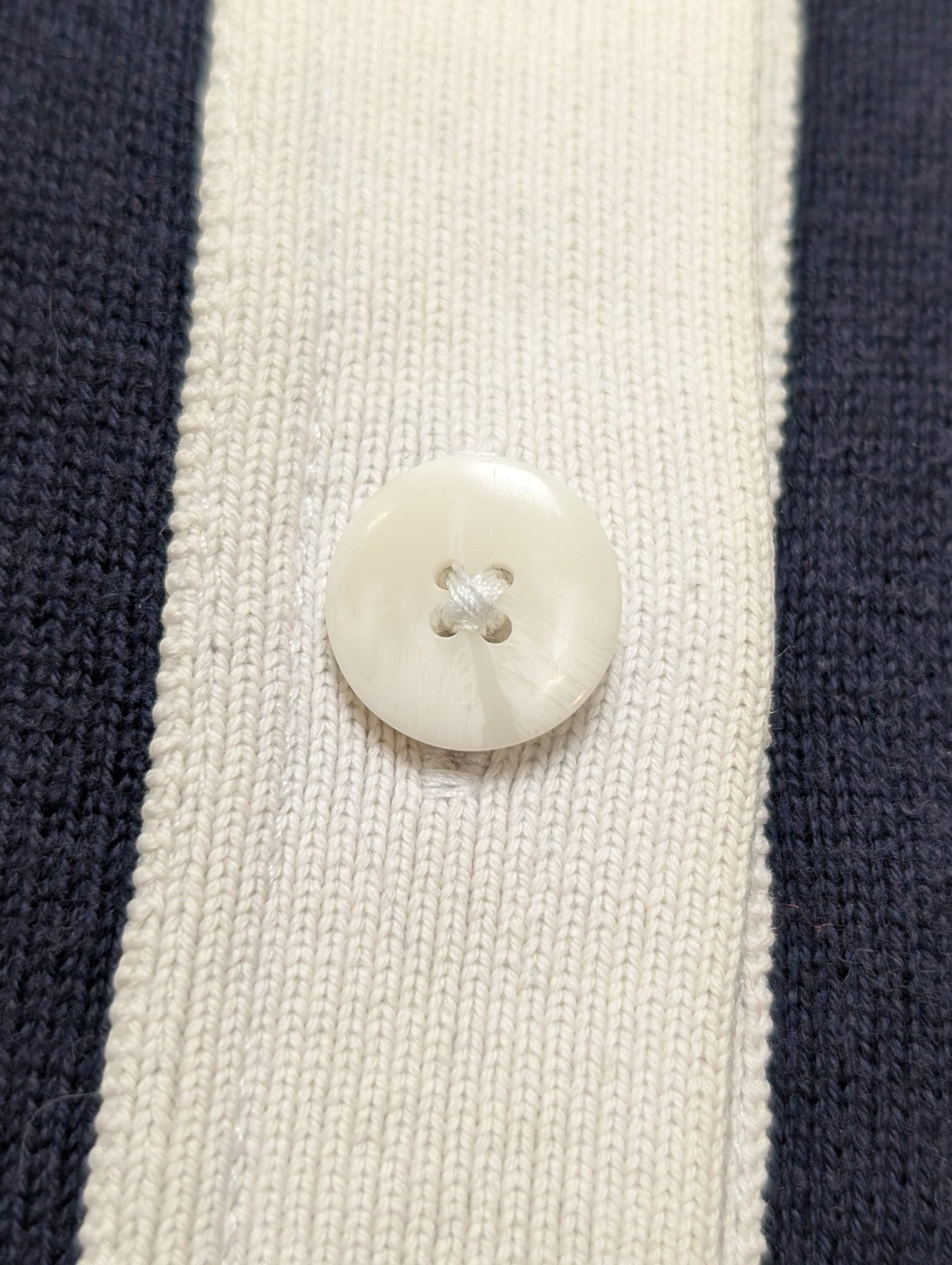 Gilet Boutonné Tommy Hilfiger Bleu Marine & Blanc Logo Brodé - Taille M