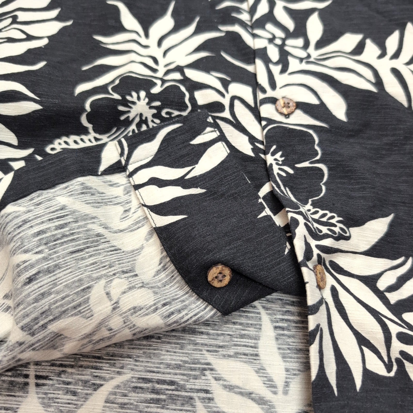 Chemise hawaïenne Island Republic taille L noir fleurs feuillage Manches courtes