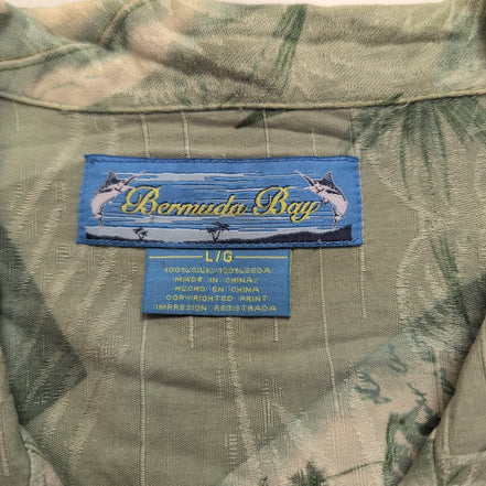 Chemise hawaïenne Bermuda Bay taille XL vert pâle palmiers 100% soie Mch courtes