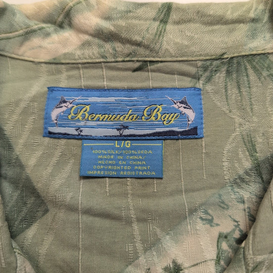 Chemise hawaïenne Bermuda Bay taille XL vert pâle palmiers 100% soie Mch courtes