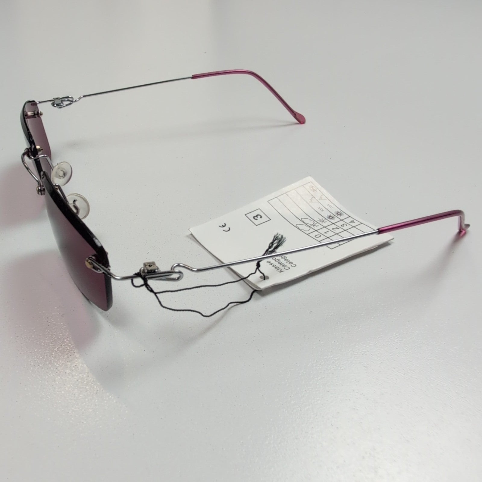 Lunettes de soleil Y2K Rectangulaires Sans Monture Verres Bordeaux Branches Fine