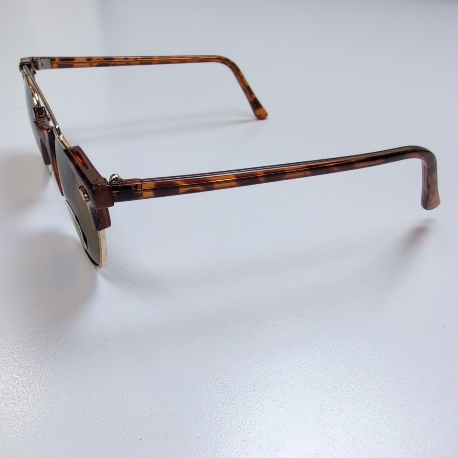 Lunettes de soleil Bar-On – Monture Métal Doré et Branches Effet Bois