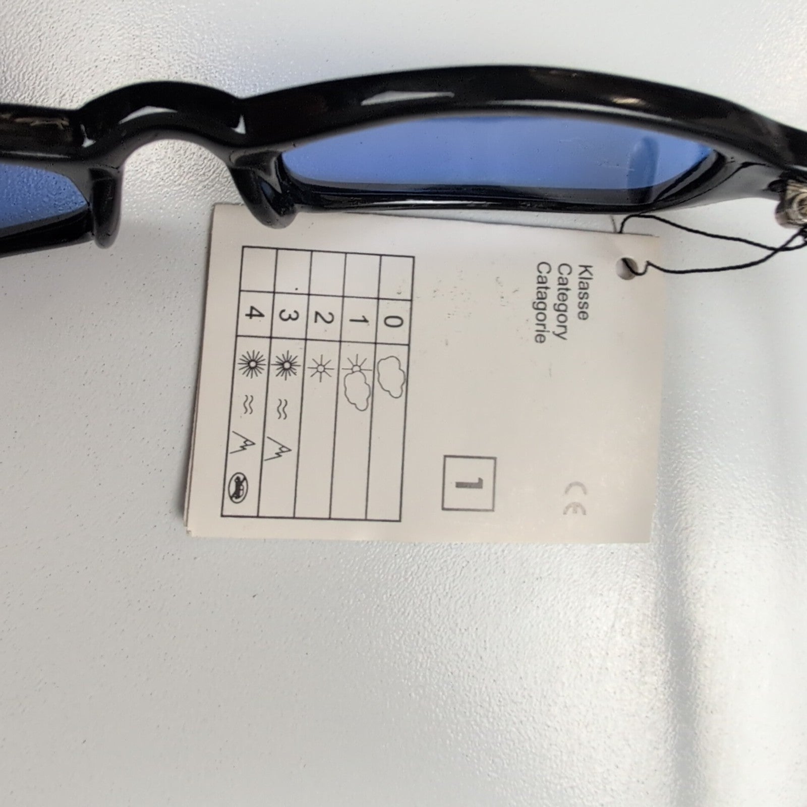 Lunettes de Soleil Rectangulaires Y2K Branches Larges Noir & Métal